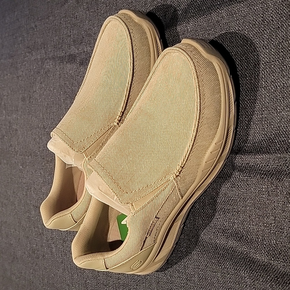 Men's Extra Wide Skecher Relaxed Fit Size 12